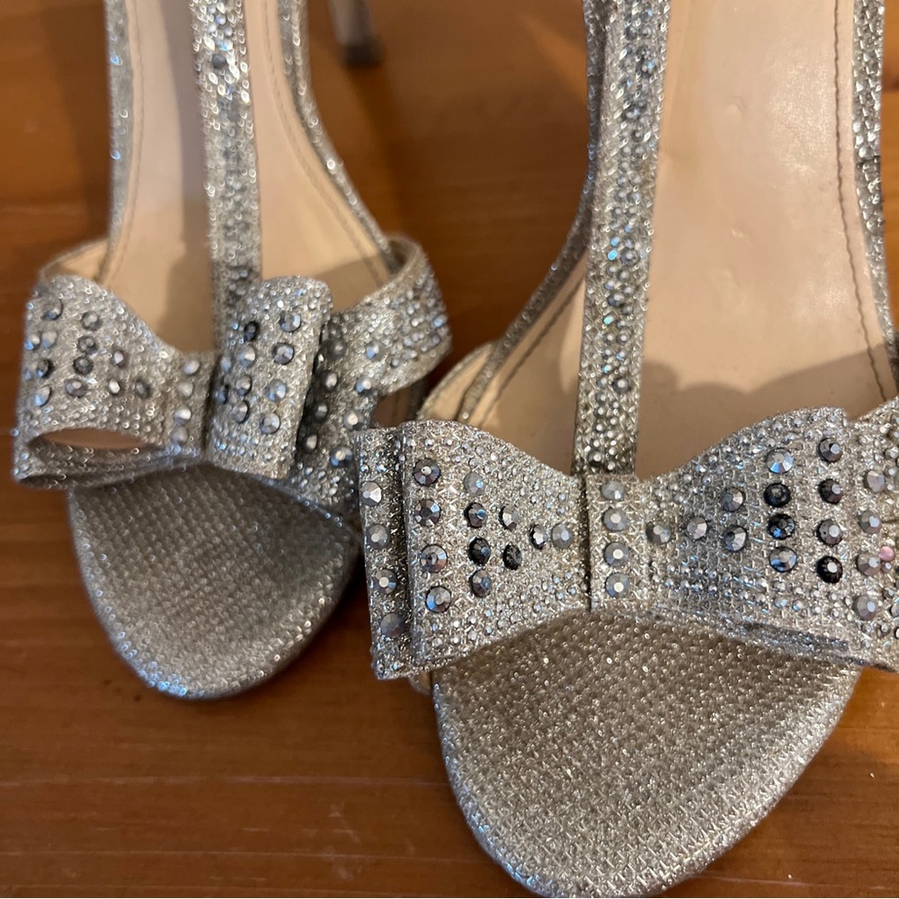 Kate Preston bow rhinestone T-strap heels sz 9